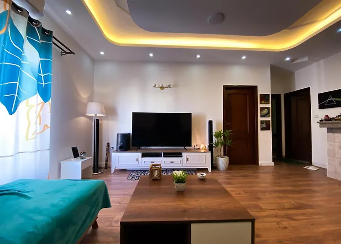 Bright 2br & Office, Remote Work Ready & Long * Hurghada